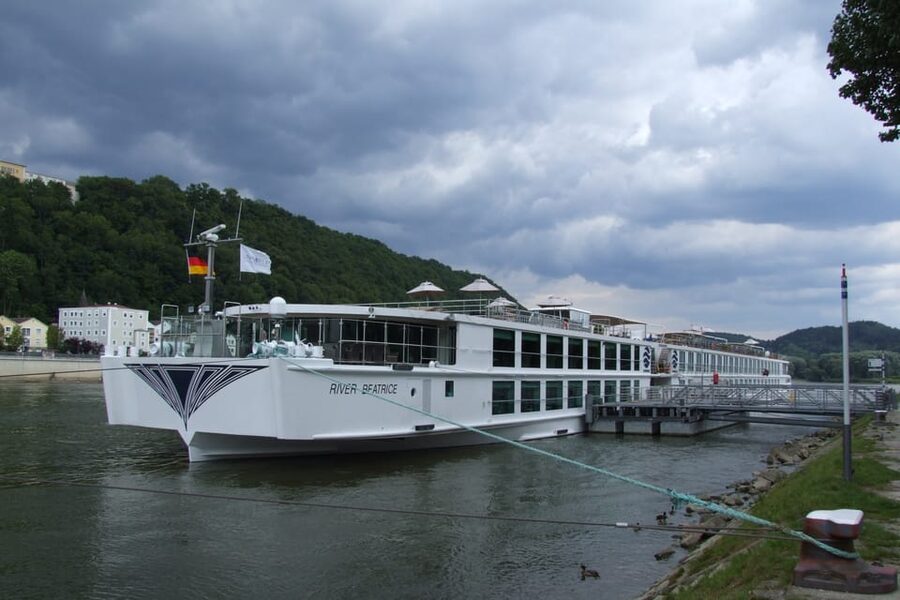 Linz: Private Day Trip to Cesky Krumlov - Castle Grounds Highlights: Baroque Garden and the Long Bridge Views