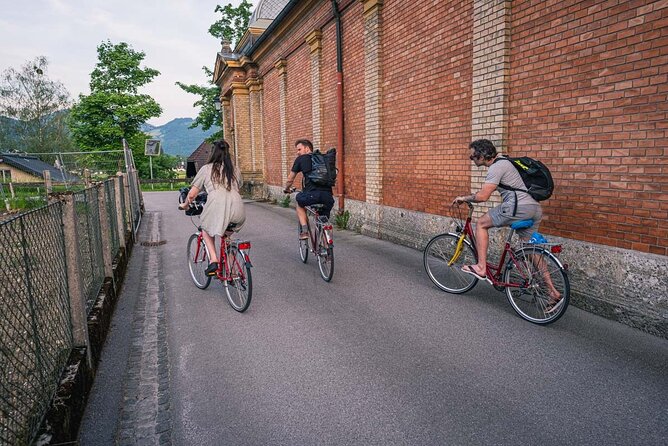 Lonely Goatherd Bike Tour: Cycle Salzburg's Surroundings with the Sound of Music - Stop 3, Schloss Leopoldskron: View the Artificial Lake, Learn the On-Screen Story