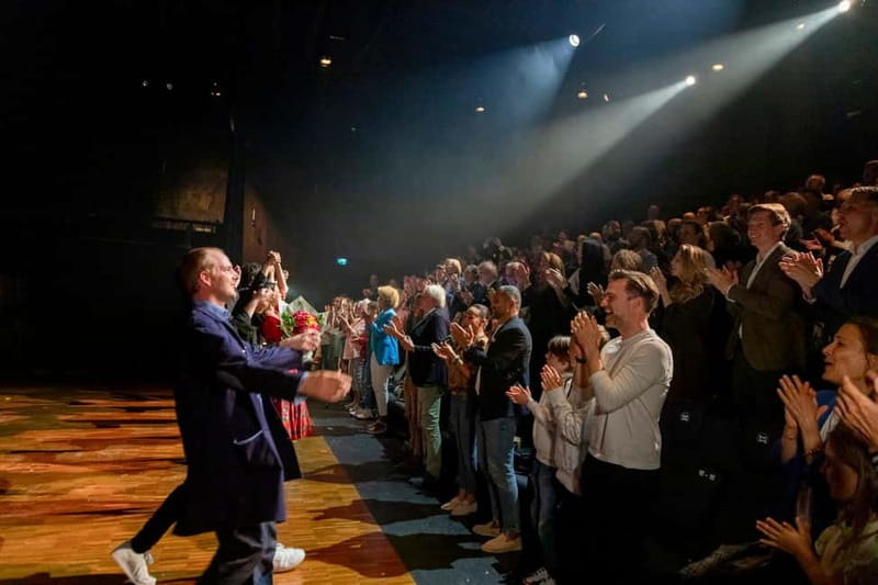 Magic World ● Magic Variety Show - Who should book Magic World Vienna, and who should skip it