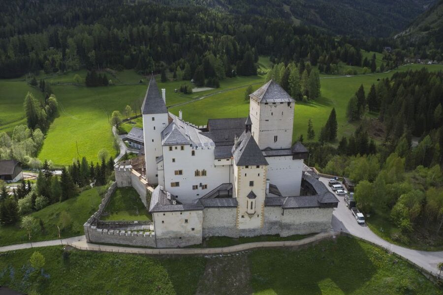 Mauterndorf: Castle Entrance Ticket - Your audio guide route: chambers, vaults, halls, and private rooms