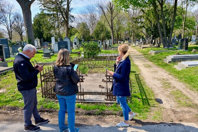 Mobile puzzle rally tour at the Vienna Central Cemetery - A playful way to see Vienna’s Central Cemetery