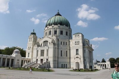 Mobile puzzle rally tour at the Vienna Central Cemetery
