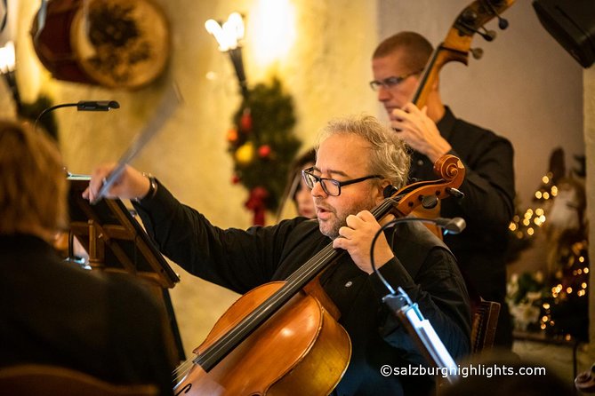 Mozart and Advent/Christmas Concerts at the Fortress Hohensalzburg - Your 8:00 pm evening, from market lights to concert start