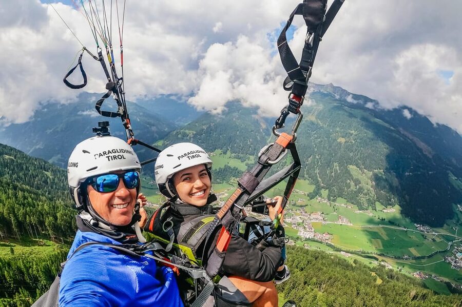 Neustift im Stubaital: Tandem Paragliding Flight - Landing back at Elferlifte Hochstubai: controlled and satisfying