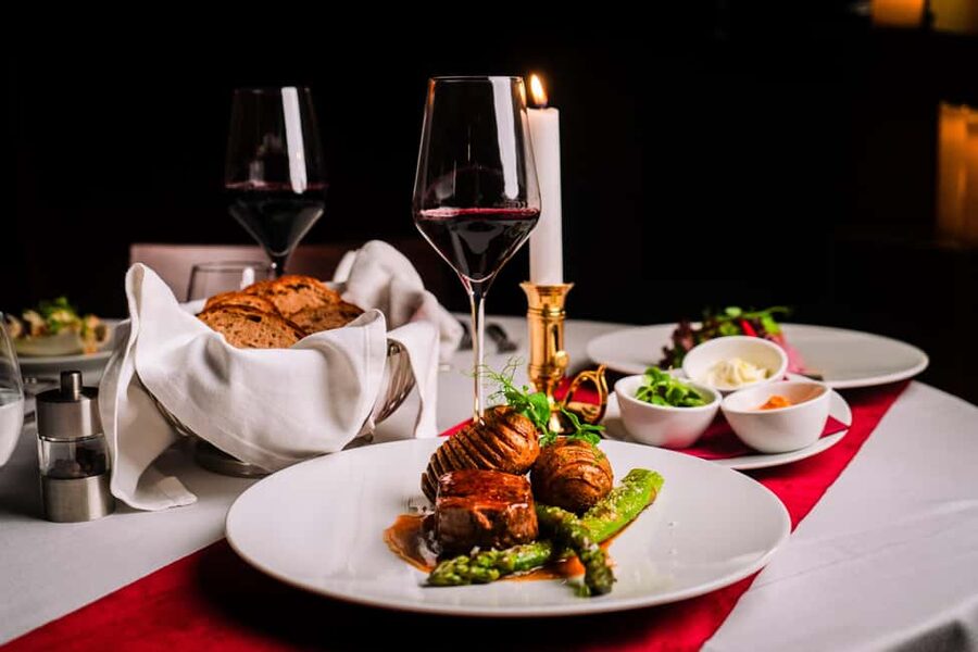 Nuit des Lumières - The Candlelight Dinner Concert in Vienna - The 3-act concert flow: Mozart classics, film scores, then pop ballads