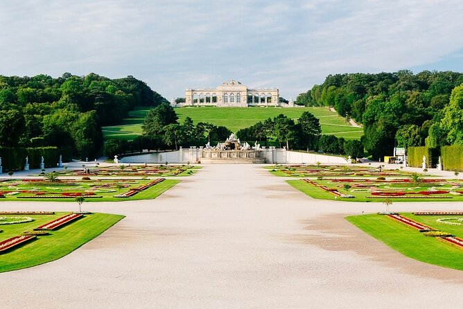 Panoramabahn Schoenbrunn - Tyrolean Garden Inn to Gloriette Schönbrunn: The Viewpoint Moment