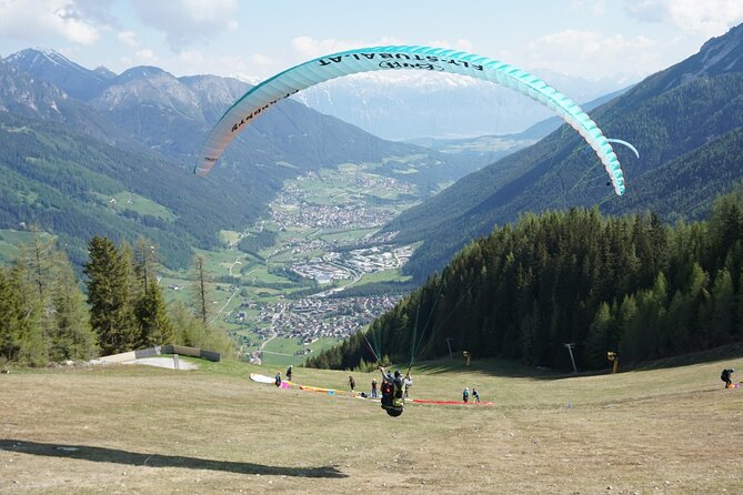Paragliding adventure in Neustift im Stubaital - Safety briefing and gear fit: what you actually get