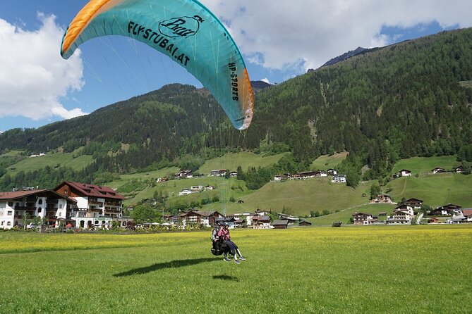 Paragliding adventure in Neustift im Stubaital - The tandem flight itself: takeoff, control, and the 10 to 18 minute payoff
