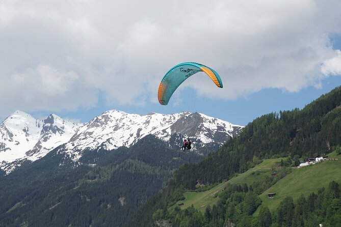 Paragliding adventure in Neustift im Stubaital - Landing in a wide meadow and the flight diploma moment