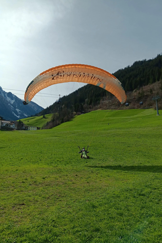 Paragliding Tandem Flight - First flight in Tyrol: what tandem paragliding actually feels like
