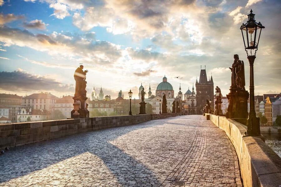 Prague: Old Town & Underground Tour Guided Tour - The Tour’s Photography Offer: Pro Shots Only If You Pay