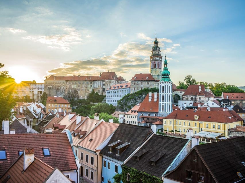 Prague: Transfer to Vienna via fabulous Cesky Krumlov - Lunch hour in Český Krumlov: time to choose your own style