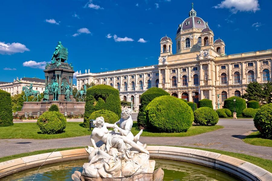 Private day trip from Budapest to Vienna and back - Door-to-Door Comfort from Budapest to Vienna