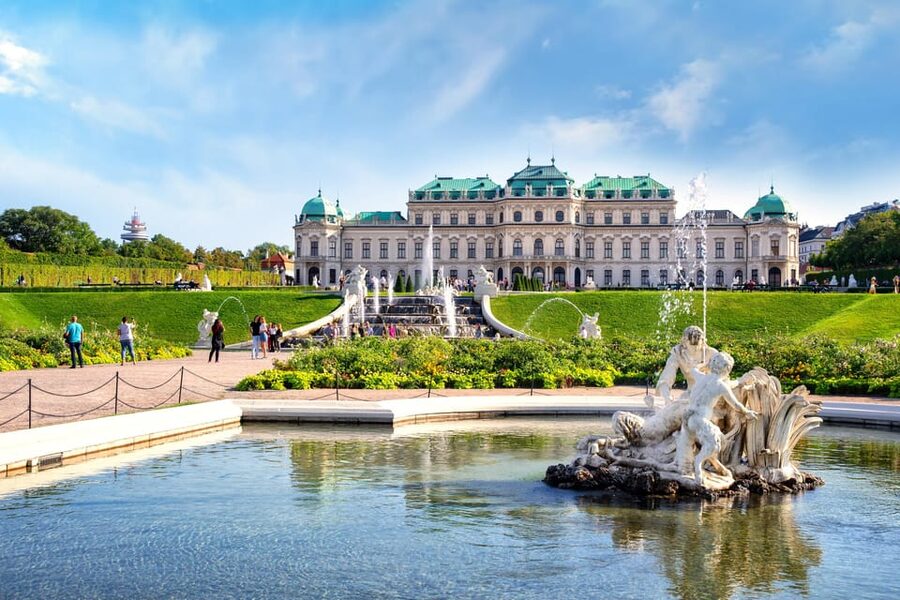 Private day trip from Budapest to Vienna and back - City Center Walks and Ringstrasse Orientation