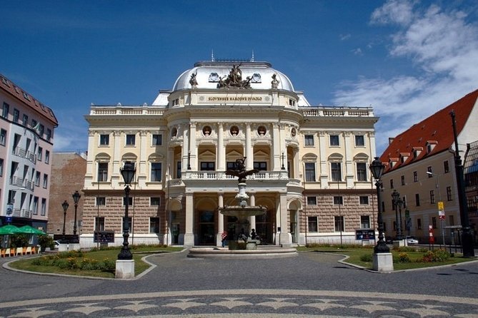 Private Tour of Bratislava from Vienna, Transport and Local Guide - Cumil the Watcher: The Quick Photo Stop You Shouldn’t Skip