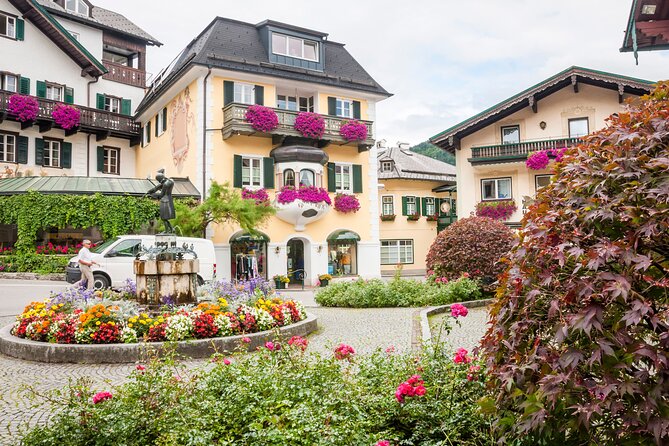Private tour Salzburg - Mondsee - St. Gilgen with local driver - St. Gilgen: Mozart House, waterfront strolls, and the Zwölferhorn call