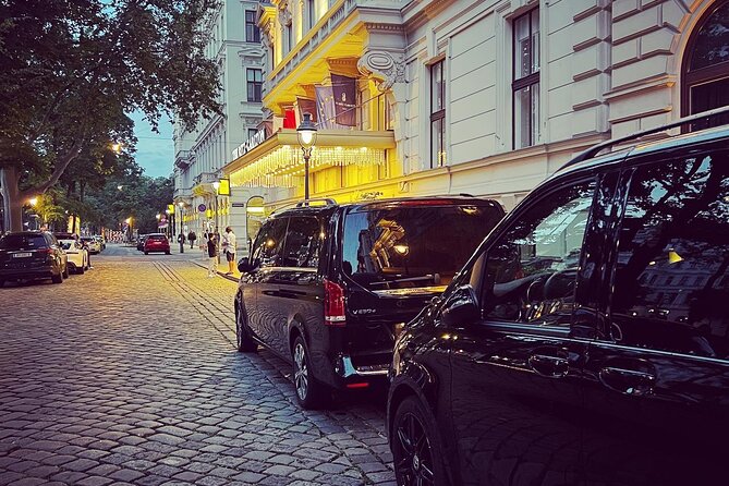 Private Transfer from Vienna City to Vienna Airport (One Way) - Airport Drop-Off: Getting to the Right Terminal Area