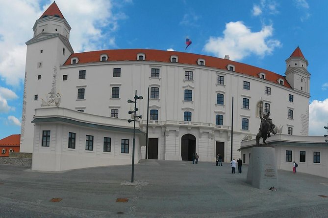 Private transfer from Vienna to Budapest with Bratislava visit - The 2-hour Bratislava guided tour, what you actually see