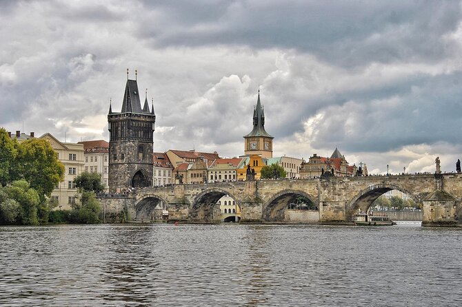 Private Transfer from Vienna to Prague with Stop in Hluboká or Český Krumlov - Should you book this private Vienna to Prague transfer?