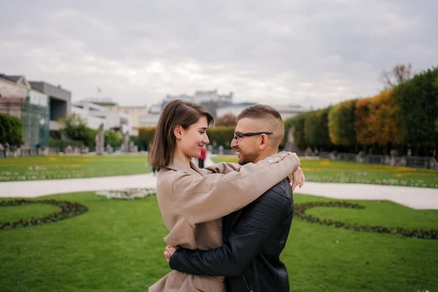 Private Vacation Photoshoot with Photographer in Salzburg - How the Photographer Directs You Without Making It Awkward