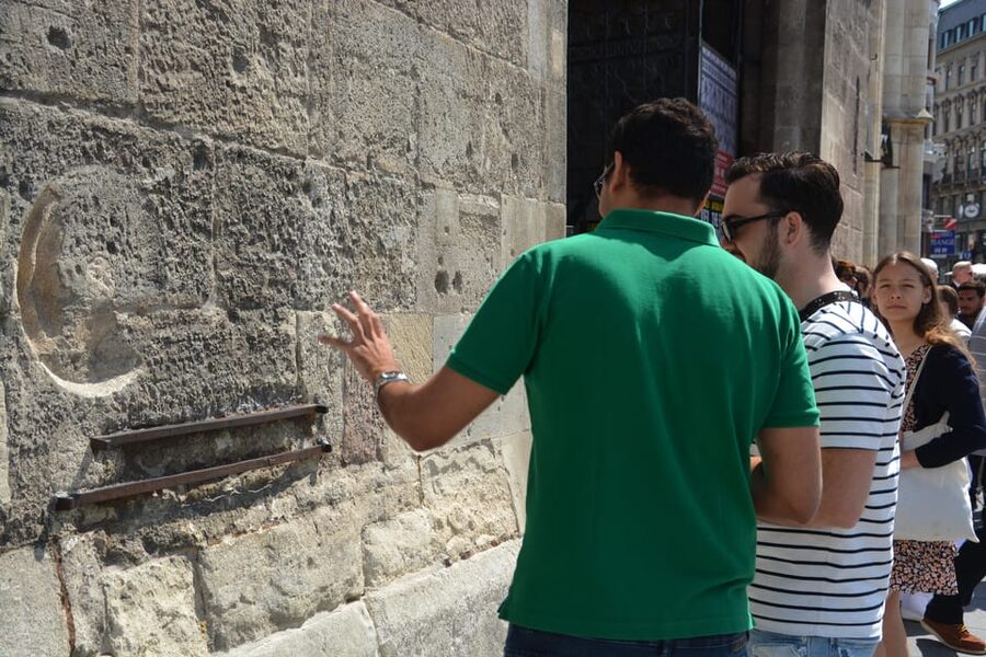 Riddle Tour: Explore the Hidden Gems of Vienna - Passing Freemasons headquarters while the city stays in motion
