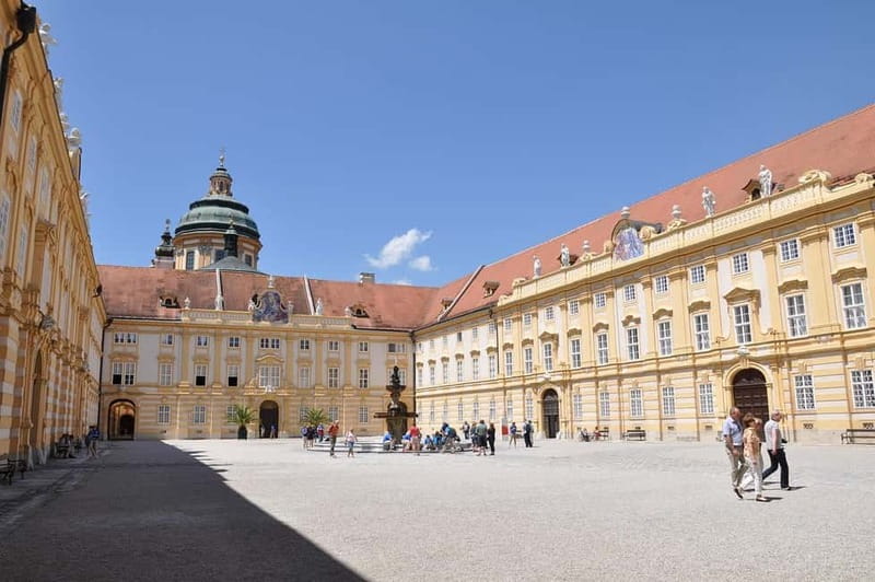 Salzburg – A City of History, Hallstatt – A Place of Legends - Optional Traunkirchen: when it happens, and why daylight matters