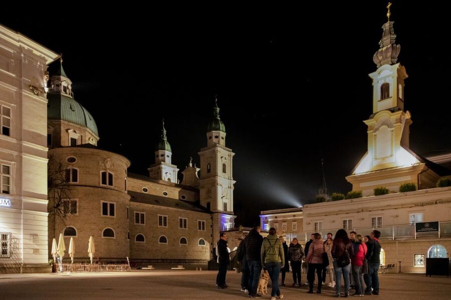 Salzburg: Dark History Tour - Language and who the tour fits best