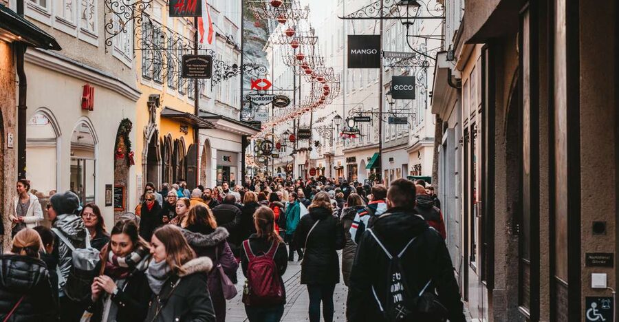 Salzburg: Express Walk with a Local in 60 minutes - Hitting the ground running from Café Mozart