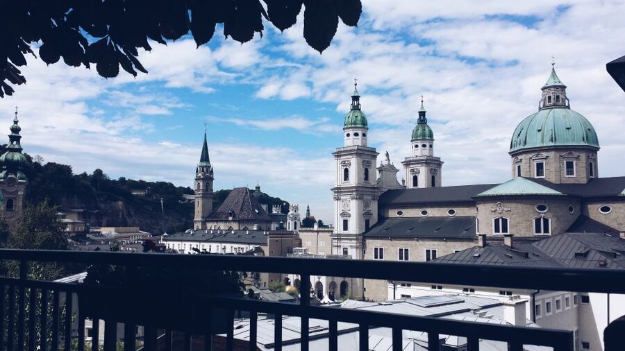 Salzburg: Express Walk with a Local in 60 minutes - Fortresses that explain Salzburg’s regal past