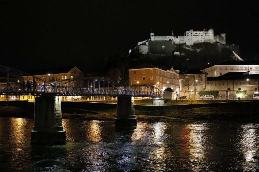 Salzburg: Hallstatt and Sound of Music Tour - Mondsee and Basilica St. Michael: the wedding scene stop