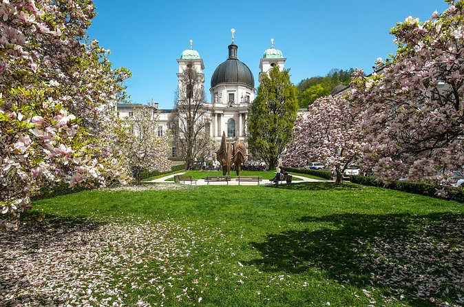 Salzburg On the Traces of Mozart Private Tour - Mozartplatz: statue photos, widow’s home, and a quick win