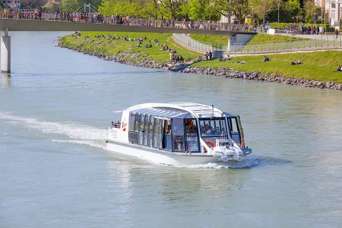 Salzburg Panorama Cruise on the Salzach river - Photos and comfort on a mostly covered speed boat