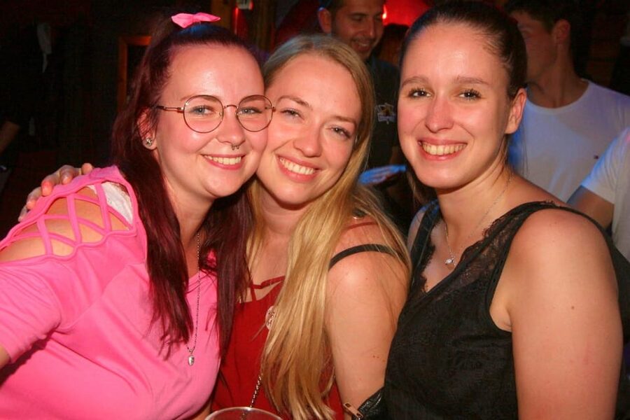 Salzburg: Pubcrawl Tour through best Bars and Clubs in Town - The Guide Experience: English or German, Built for Moving Groups