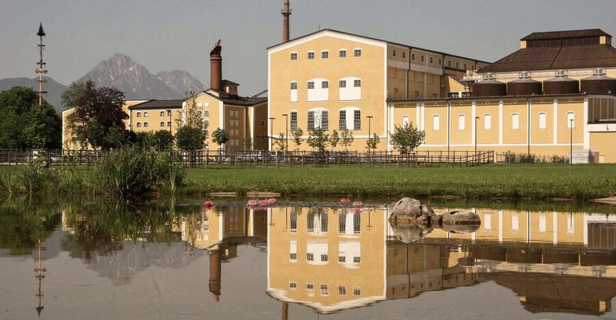 Salzburg: Stiegl Brewery Tour with Beer Tasting - Stiegl-Brauwelt: a brewery tour that starts like a museum