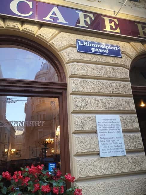 Scandals, affaires & anecdotes in Vienna - Setting the stage at Helmut-Zilk-Platz