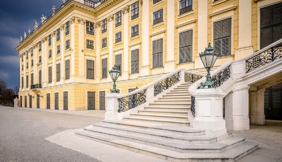 Schönbrunn Grand Tour : Private Skip-the-Line Walking Tour - Why a private Schönbrunn walk works in just two hours