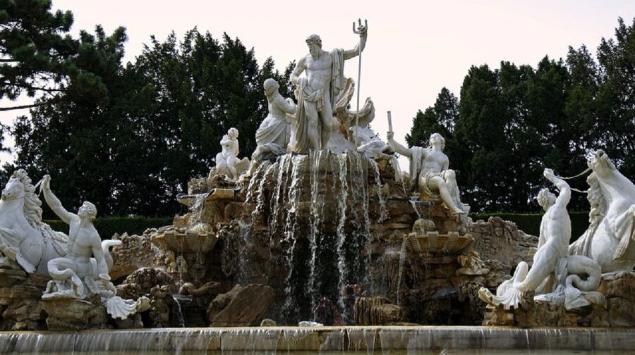 Schönbrunn Grand Tour : Private Skip-the-Line Walking Tour - The biggest hall and the grand gallery, built for receptions and banquets