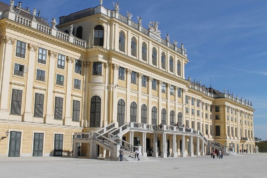 Schönbrunn Grand Tour : Private Skip-the-Line Walking Tour - Price and value: $212 per group up to 7, and why the math can work