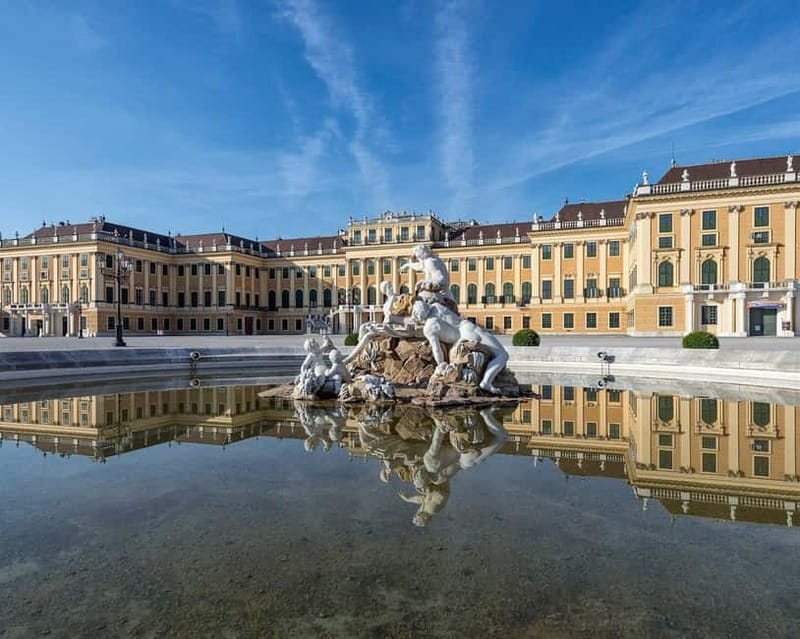 Schönbrunn Palace: Exclusive Ticket after the opening hours - Finding the meeting point inside the left side wing