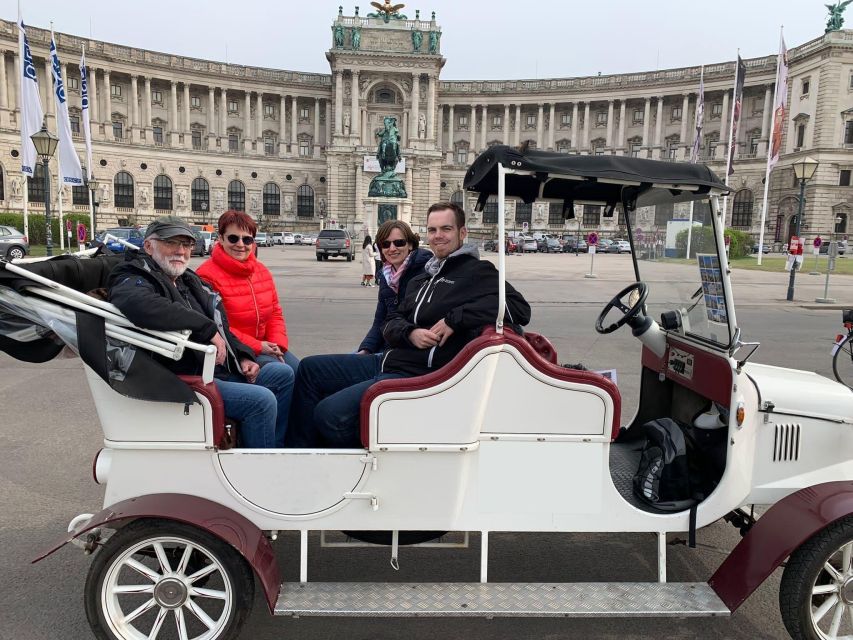 Sightseeing tour in electric vintage car (up to 5 people) - The guided circuit from Hofburg to St. Stephen’s Cathedral
