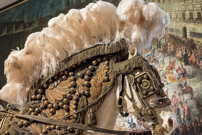 Skip the Line:Imperial Carriage Museum by Schönbrunn Kaiserliche Wagenburg Wien - Timing your visit: narrow hallways and best viewing windows