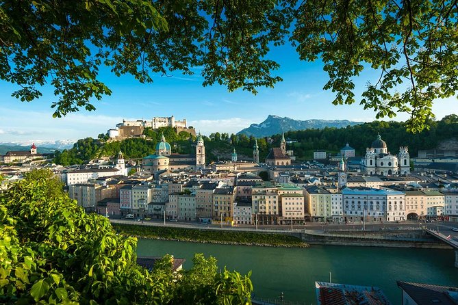 Sound of Music Private Tour including do-re-mi hiking trail - Mondsee wedding chapel: a short stop with big movie recognition
