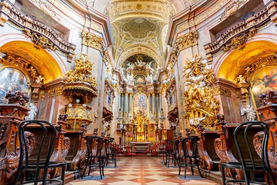 St Stephen's Cathedral Vienna Old Town Walking Tour - Towers logistics, steps, and hearing your guide in crowds