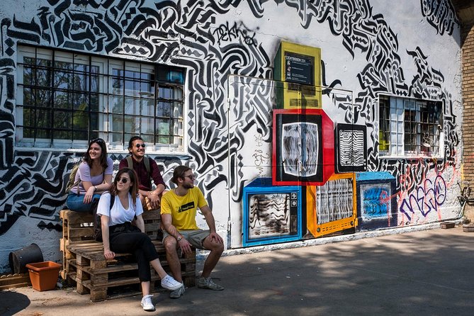Street Art Tour in Vienna - Stop 5: Schottenring finale near Flex, and learning to read signatures
