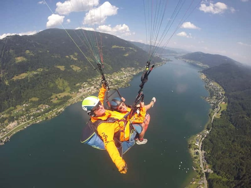 Tandem flight: Paragliding panorama tandem flight - Landing At Moosweg: Calm Touchdown And Helpful Ground Team
