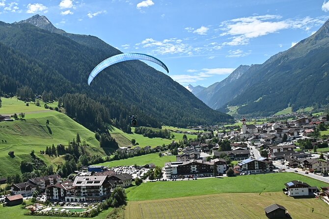 Tandem paragliding in the Stubai Valley near Innsbruck - The One-Hour Route: Neustift to Fulpmes and the Big Alpine Views