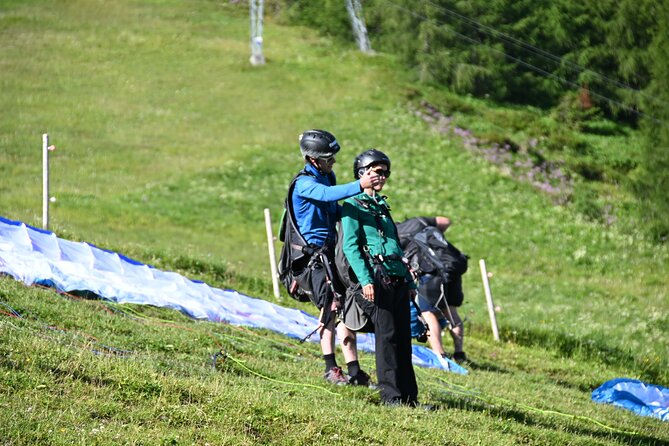 Tandem paragliding in the Stubai Valley near Innsbruck - The Instructor Team: Punctual, Friendly, and Focused on a Great Glide