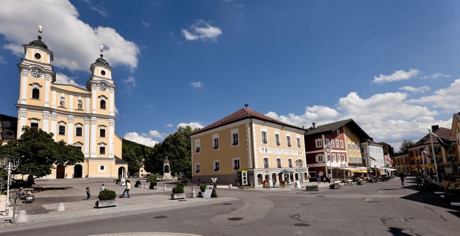 The Hills Are Alive Private "Do-Re-Mi" Tour - Salzburg Overlooks, Nonnberg Abbey Photo Stop, and Leopoldskron Palace