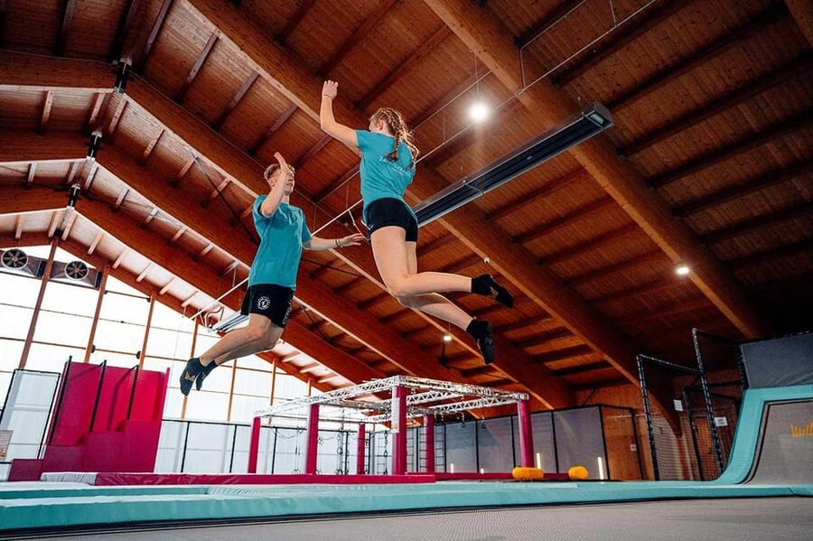 Tirol: Zahmer Kaiser Trampolinpark - Ninja course practice: what “test your skills” means in the hall