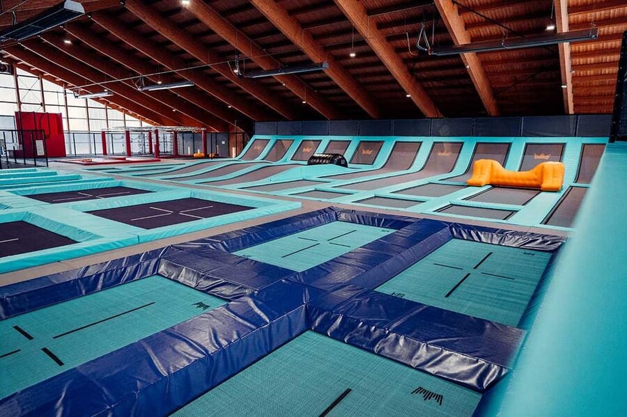 Tirol: Zahmer Kaiser Trampolinpark - Bag jump from the top: the moment of decision